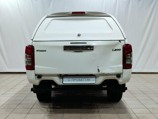 2019 Mitsubishi L200 V Рестайлинг, белый, 2200000 рублей, вид 5