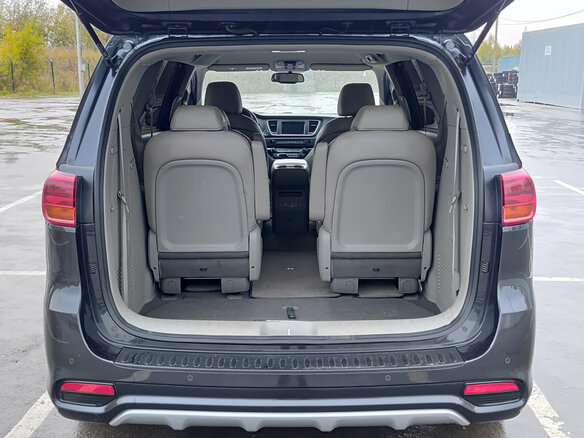 2019 Kia Carnival III, чёрный, 2570000 рублей - вид 9