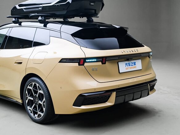 2026 Lynk & Co 07 GT I Рестайлинг, зелёный, 4900000 рублей - вид 8