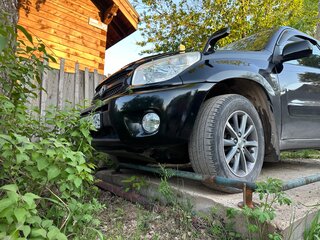 2005 Toyota RAV4 II (XA20) Рестайлинг, чёрный, 740000 рублей, вид 3