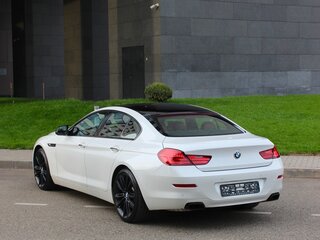 2012 BMW 6 серии Gran Coupe 650i xDrive III (F06/F13/F12), белый, 3700000 рублей, вид 4