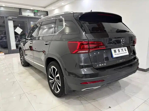 2022 Volkswagen Tharu I, серый, 1840000 рублей - вид 5