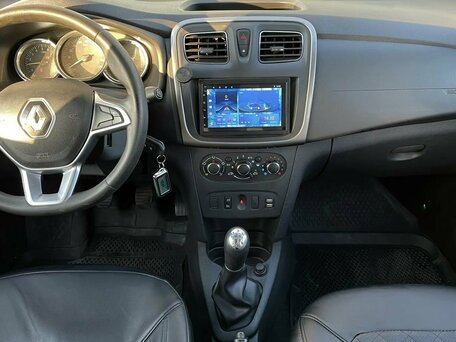 2019 Renault Sandero II Рестайлинг, серебристый, 700000 рублей, вид 3