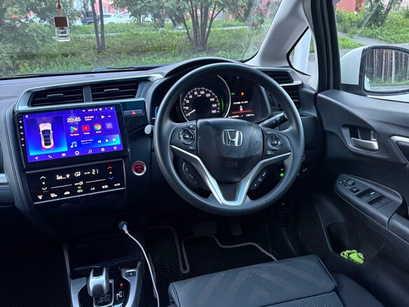 2018 Honda Fit III Рестайлинг, белый, 1385000 рублей - вид 6