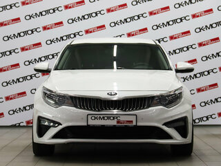2019 Kia Optima IV Рестайлинг, белый, 1525250 рублей, вид 2