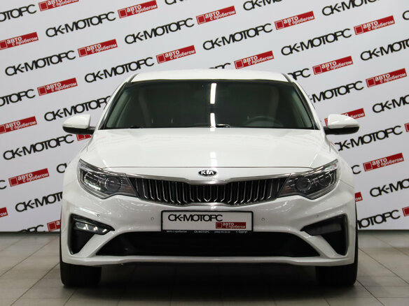 2019 Kia Optima IV Рестайлинг, белый, 1495950 рублей - вид 1