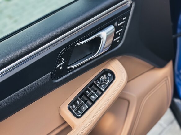 2019 Porsche Macan I Рестайлинг, синий, 4999000 рублей - вид 21