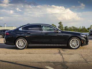 2023 BMW 5 серии 530i xDrive VIII (G60/G61/G68), чёрный, 6486000 рублей, вид 4