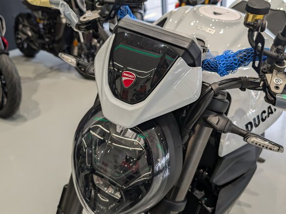 2026 Ducati Monster 937, белый, 1880000 рублей - вид 14