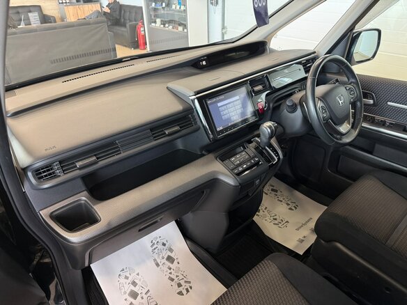2016 Honda Stepwgn V, чёрный - вид 13