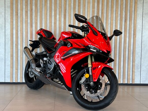2026 Voge RR660S, красный