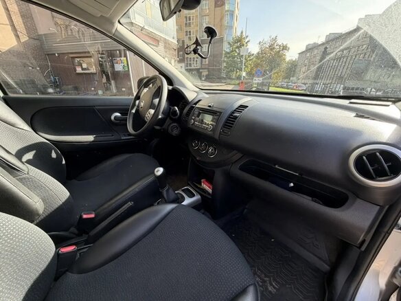 2012 Nissan Note I Рестайлинг, серебристый, 750000 рублей - вид 6