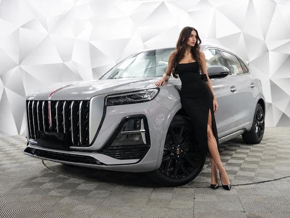 2025 Hongqi HS5 I Рестайлинг, серый, 4699000 рублей