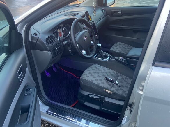 2008 Ford Focus II Рестайлинг, серебристый, 510000 рублей - вид 5