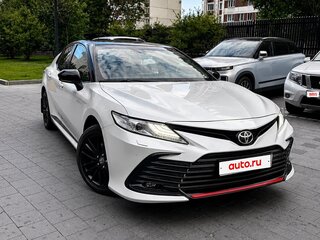 2021 Toyota Camry VIII (XV70) Рестайлинг, белый, 3300000 рублей, вид 2