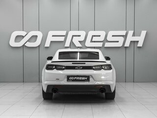 2021 Chevrolet Camaro VI Рестайлинг, белый, 3499000 рублей, вид 4