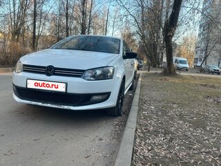 2012 Volkswagen Polo V, белый, 700000 рублей, вид 2