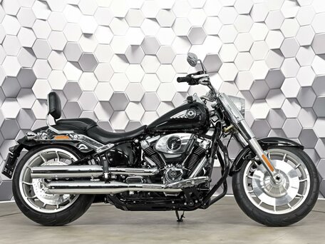 2025 Harley-Davidson Fat Boy, чёрный, 2949000 рублей, вид 3