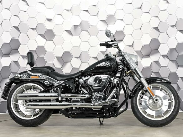2025 Harley-Davidson Fat Boy, чёрный, 2949000 рублей - вид 2