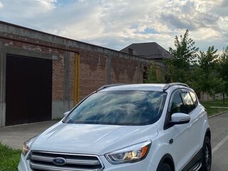 2017 Ford Kuga II Рестайлинг, белый, 1650000 рублей, вид 1