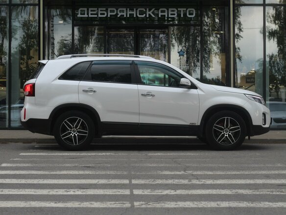 2018 Kia Sorento II Рестайлинг, белый - вид 3