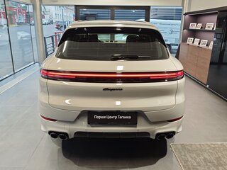 2026 Porsche Cayenne E-Hybrid III Рестайлинг, серый, 22490000 рублей, вид 3