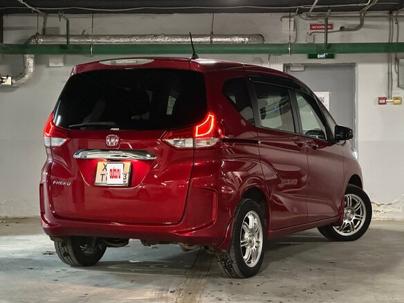 2018 Honda Freed II, красный, 1600000 рублей - вид 3