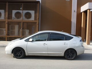 2004 Toyota Prius II (XW20), серебристый, 555000 рублей, вид 1