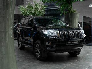 2020 Toyota Land Cruiser Prado 150 Series Рестайлинг 3, чёрный, 4990000 рублей, вид 3