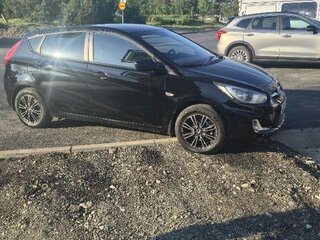 2013 Hyundai Solaris I, чёрный, 730000 рублей, вид 4