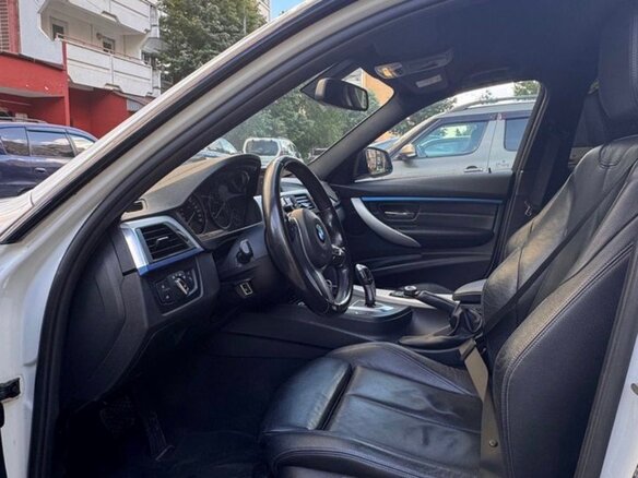 2017 BMW 3 серии 330i xDrive VI (F3x) Рестайлинг, белый, 2300000 рублей - вид 5