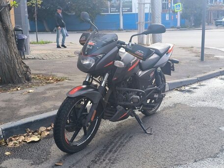 2021 Bajaj Pulsar 180, чёрный, 110000 рублей, вид 3