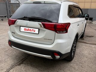 2016 Mitsubishi Outlander III Рестайлинг 2, белый, 2850000 рублей, вид 3