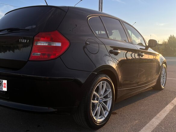 2010 BMW 1 серии 116i I (E81/E82/E87/E88) Рестайлинг, чёрный, 690000 рублей - вид 9