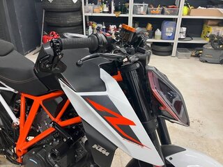2017 KTM 1290 Super Duke R, белый, 1199900 рублей, вид 2