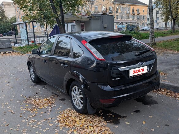 2009 Ford Focus II Рестайлинг, чёрный, 400000 рублей - вид 3