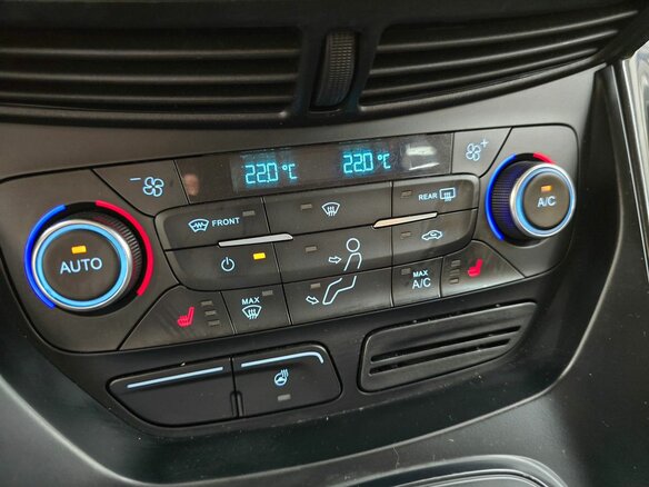 2017 Ford Kuga II Рестайлинг, белый, 1749000 рублей - вид 21