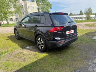 2017 Volkswagen Tiguan II, чёрный, 1999000 рублей, вид 4