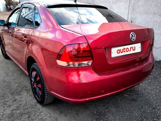 2012 Volkswagen Polo V, красный, 390000 рублей, вид 4