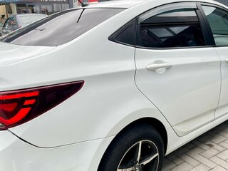 2015 Hyundai Solaris I Рестайлинг, белый, 790000 рублей, вид 3