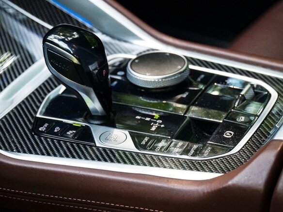 2021 BMW X6 40d III (G06), белый, 8500000 рублей - вид 14
