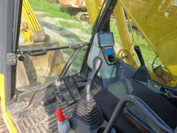 2016 Komatsu PC220-8, жёлтый, 5240000 рублей - вид 5
