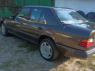 1987 Mercedes-Benz W124 230, коричневый, 3900000 рублей, вид 5