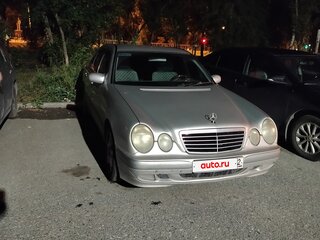 2000 Mercedes-Benz E-Класс 240 II (W210, S210) Рестайлинг, серебристый, 550000 рублей, вид 3