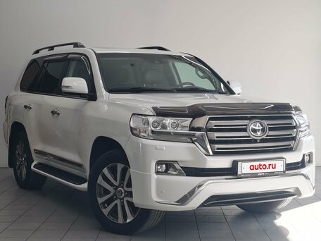 2017 Toyota Land Cruiser 200 Series Рестайлинг 2, белый, 6590000 рублей, вид 3