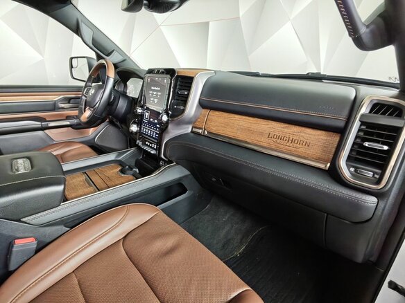 2019 Ram 1500 Crew Cab V, белый, 7200000 рублей - вид 12