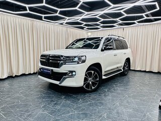 2020 Toyota Land Cruiser 200 Series Рестайлинг 2, белый, 9999900 рублей, вид 1