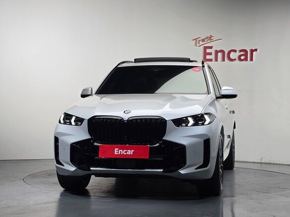 2025 BMW X5 40i IV (G05/G18) Рестайлинг, белый, 13500678 рублей - вид 1
