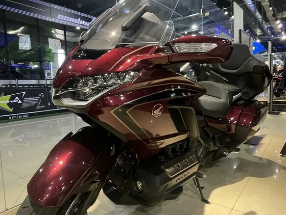 2025 Honda GL 1800 Gold Wing, пурпурный, 3900000 рублей