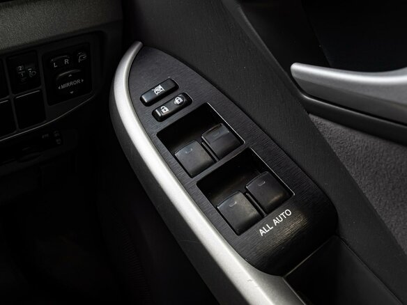 2011 Toyota Prius III (XW30), зелёный - вид 18